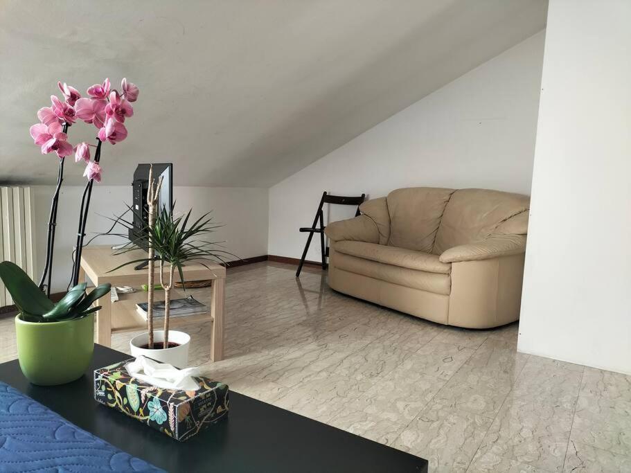 La Casa Di Marta - Ampia Ed Accogliente Mansarda In Piazza Statuto Apartamento Turín Exterior foto